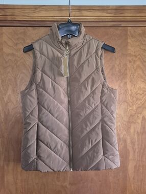 MICHAEL Michael Kors Quilted Puffer Vest in Dark Camel Brown, size S
